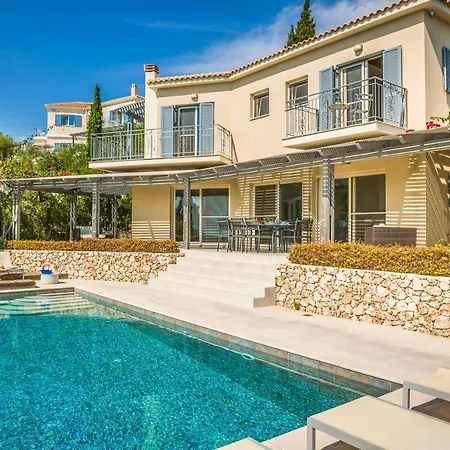 Kaminia Villa *